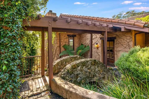 a view of a interior of the house