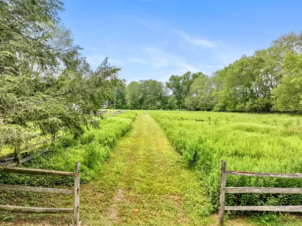 $1,100,000 | 22 Brett Road, Fairfield, CT 06824