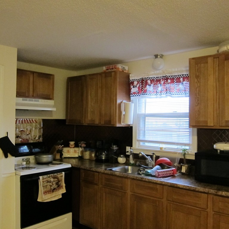 93 Curve Street Springfield, MA 01104 - Photo 3 of 23 Gallery Image 3
