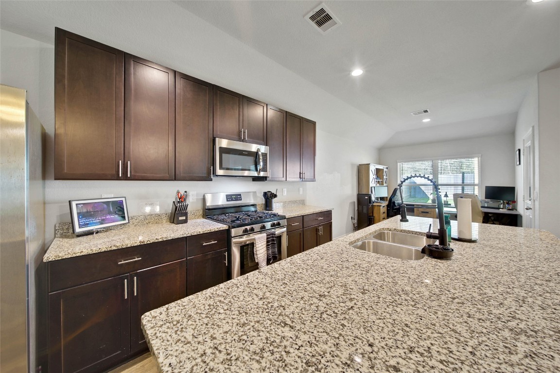 10021 Spring Creek Road Cleveland, TX 77327 - Photo 3 of 30