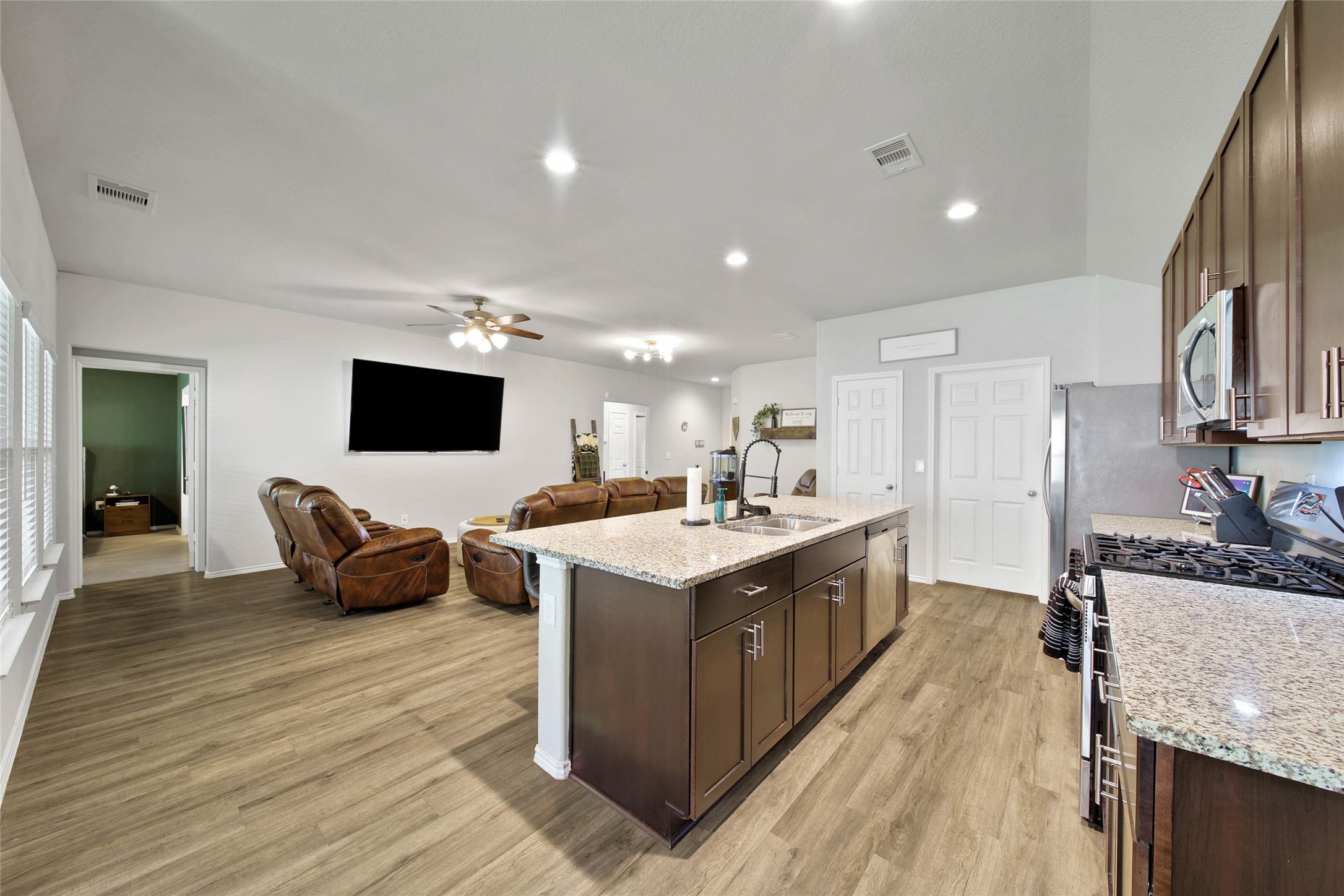 10021 Spring Creek Road Cleveland, TX 77327 - Photo 6 of 30