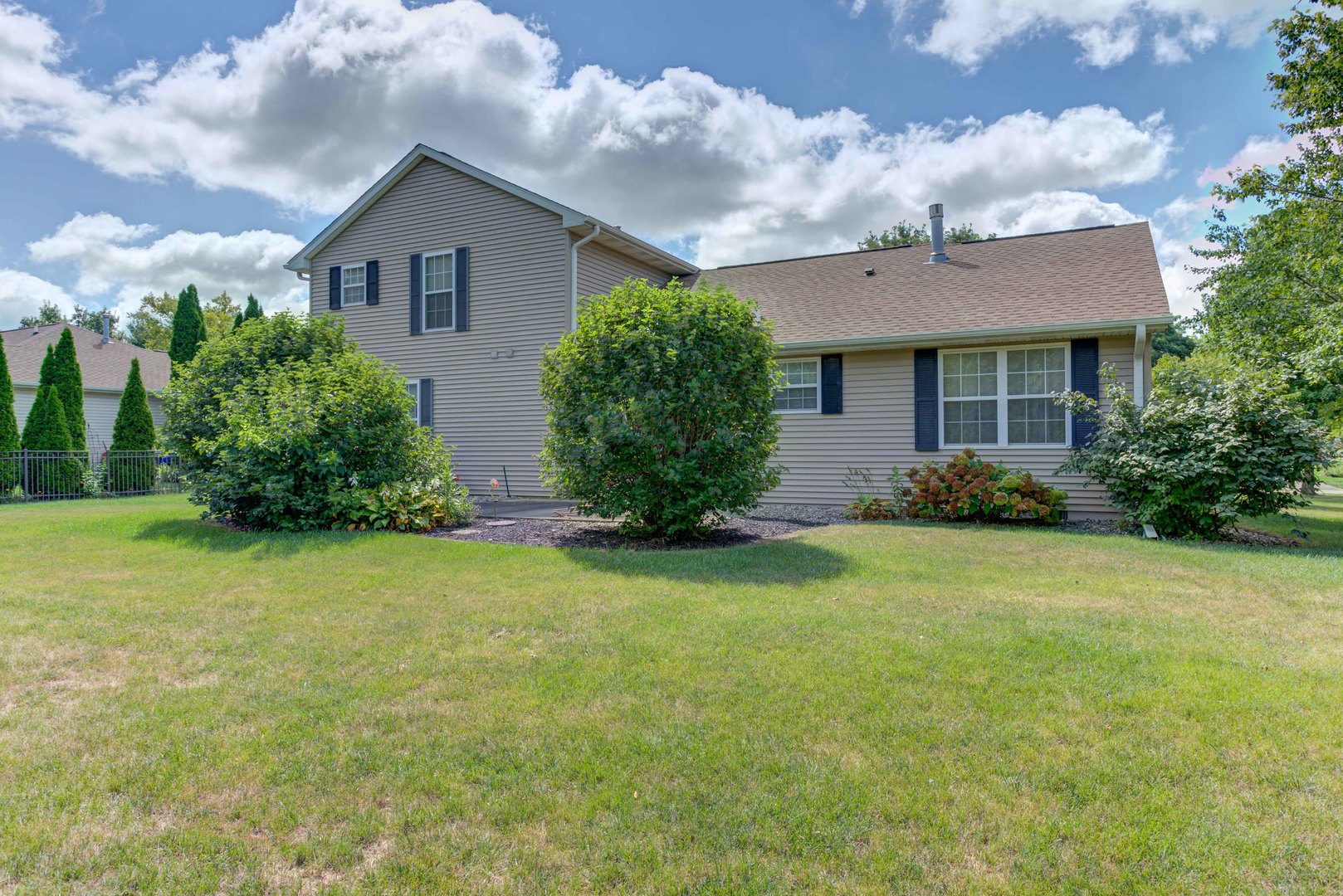 3006 Countrybend Lane Champaign, IL 61822 - Photo 5 of 46