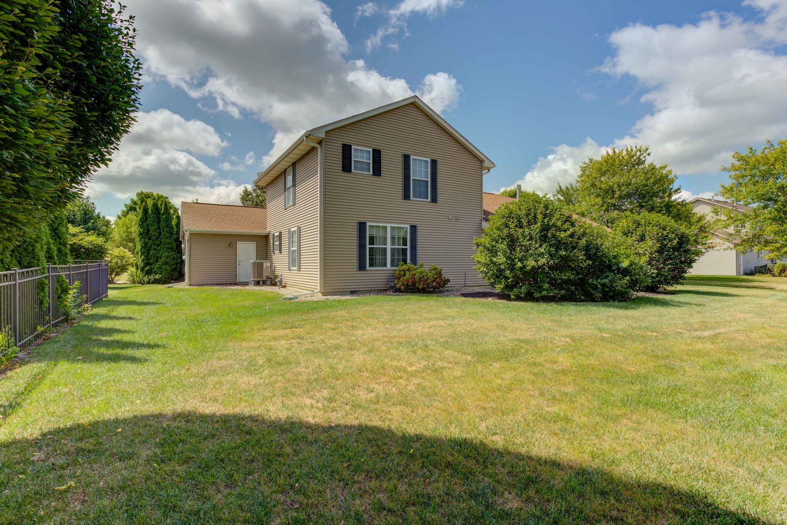 3006 Countrybend Lane Champaign, IL 61822 - Photo 7 of 46