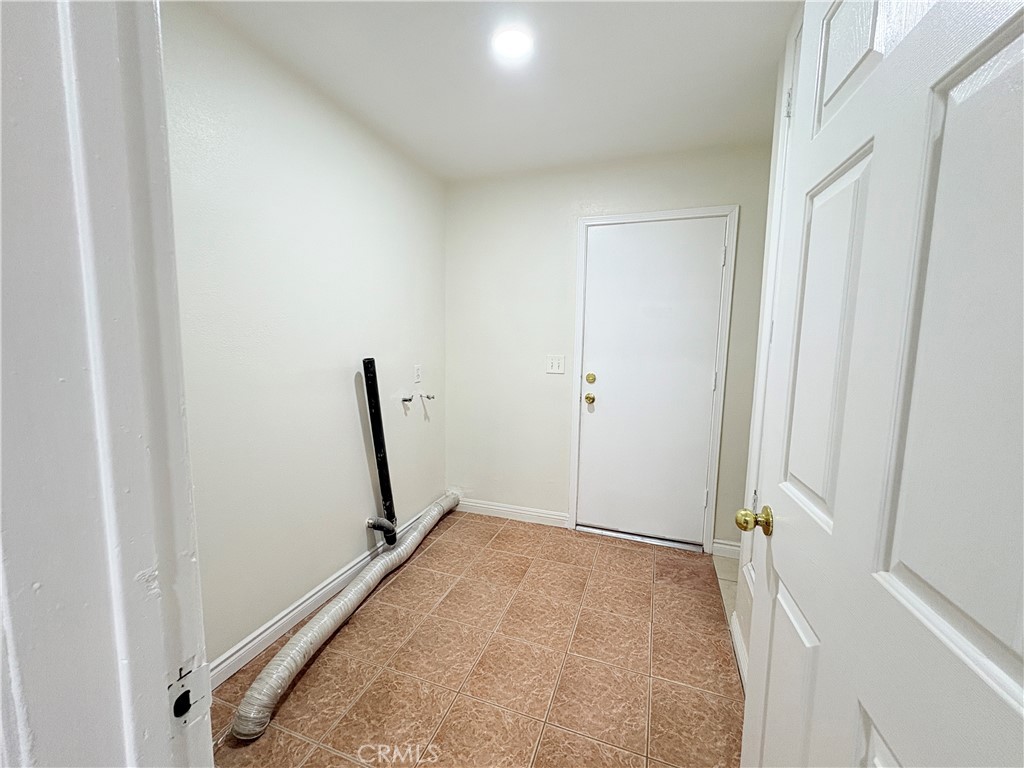 14027 Navajo Road Apple Valley, CA 92307 - Photo 17 of 25 a view of room