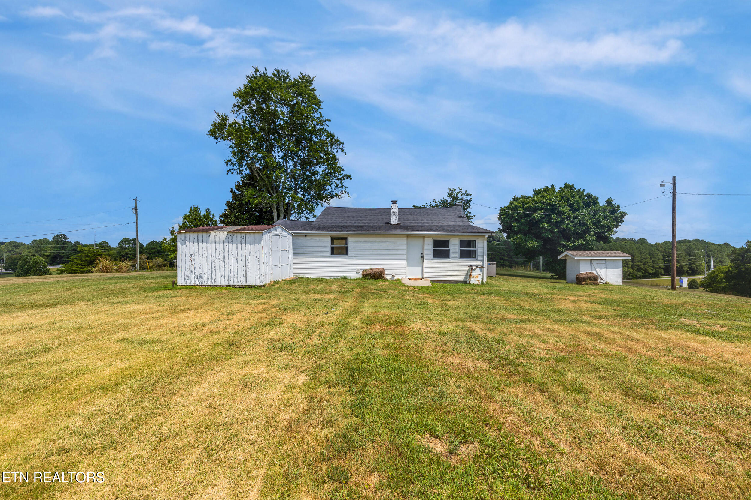 1177 Wade Road West Loudon, TN 37774 - Photo 2 of 13 005