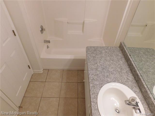 50547 Maurice Road, Unit 8 New Baltimore, MI 48047 - Photo 10 of 14