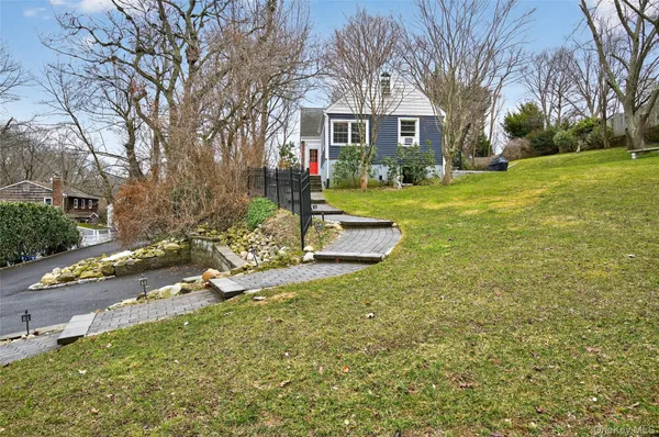 $5,500 | 108 La Rue Drive, Huntington, NY 11743