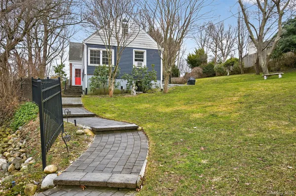 $5,500 | 108 La Rue Drive, Huntington, NY 11743