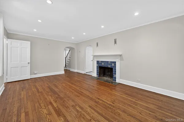 $5,500 | 108 La Rue Drive, Huntington, NY 11743