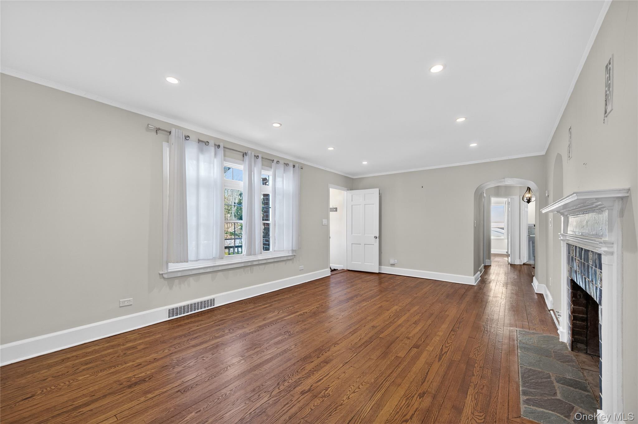 108 La Rue Drive Huntington, NY 11743 - Photo 5 of 27