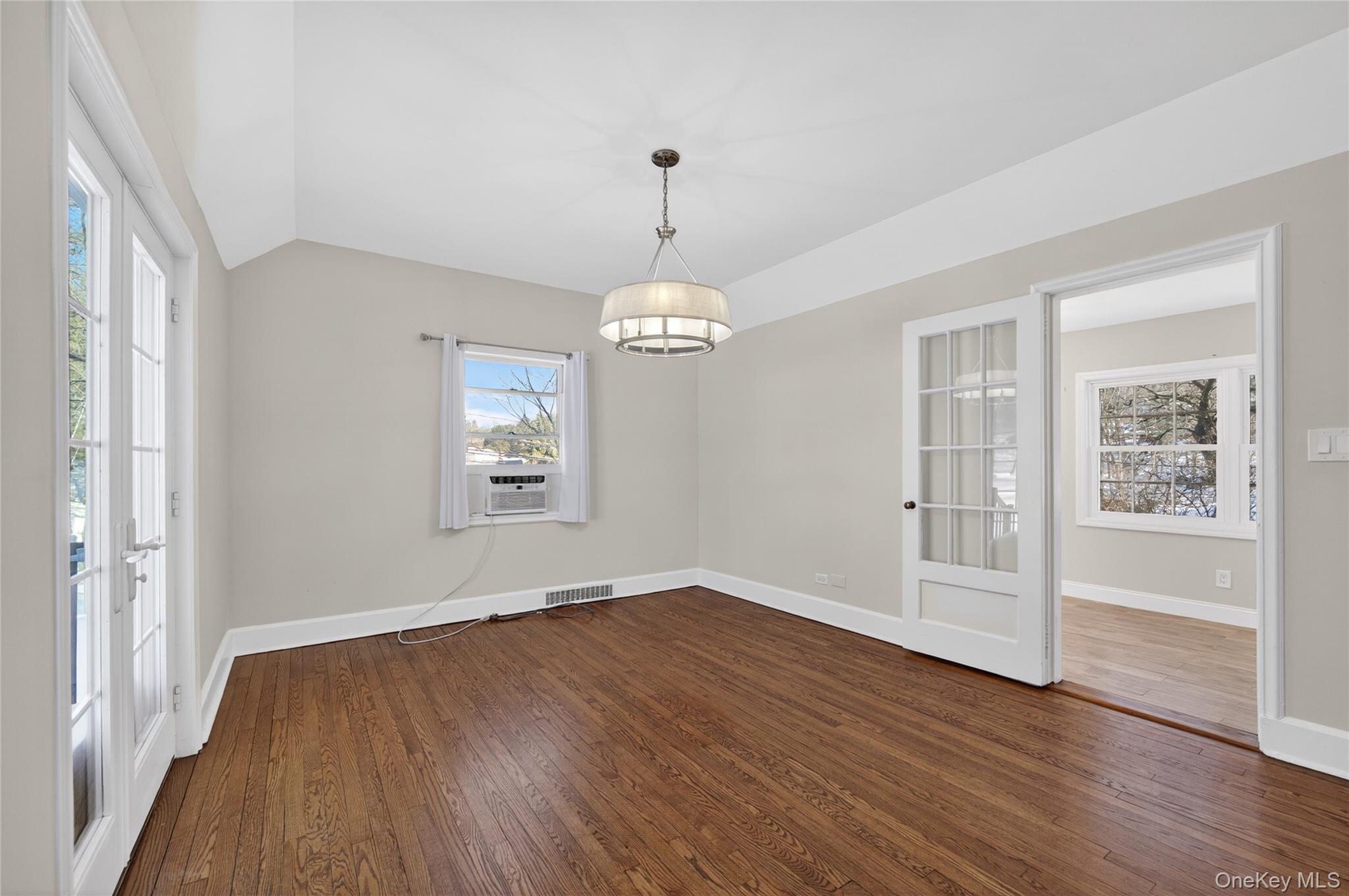 108 La Rue Drive Huntington, NY 11743 - Photo 6 of 27