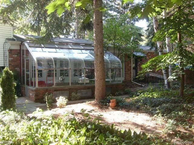7029 Springridge Road West Bloomfield, MI 48322 - Photo 21 of 25 Back Yard and FL/Sun Room