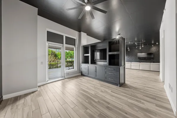 $1,150,000 | 3 Waterway Court, Unit 1B, The Woodlands, TX 77380