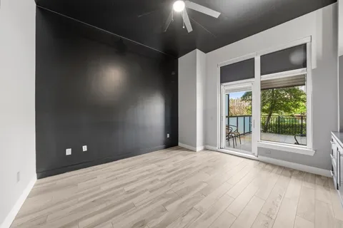 $1,100,000 | 3 Waterway Court, Unit 1B, The Woodlands, TX 77380