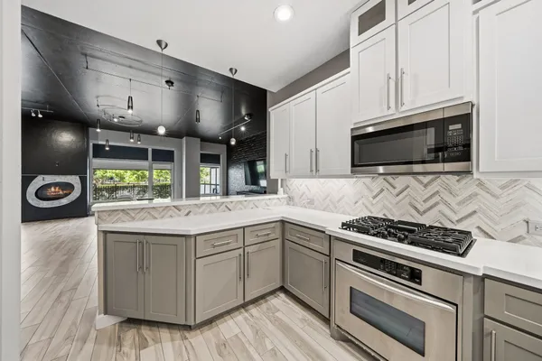$1,150,000 | 3 Waterway Court, Unit 1B, The Woodlands, TX 77380