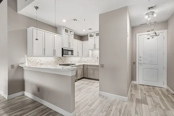 $1,150,000 | 3 Waterway Court, Unit 1B, The Woodlands, TX 77380