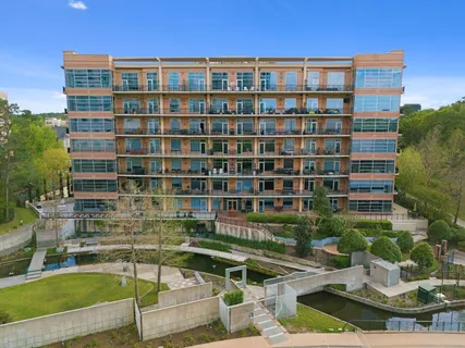 $1,100,000 | 3 Waterway Court, Unit 1B, The Woodlands, TX 77380