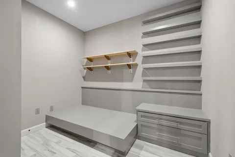 $1,100,000 | 3 Waterway Court, Unit 1B, The Woodlands, TX 77380