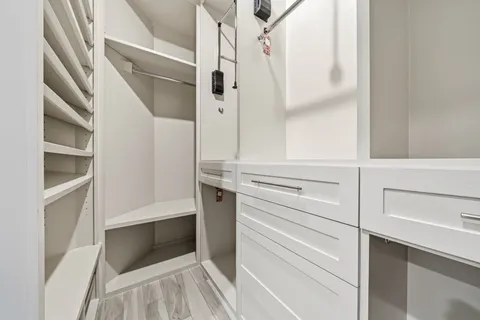 $1,100,000 | 3 Waterway Court, Unit 1B, The Woodlands, TX 77380