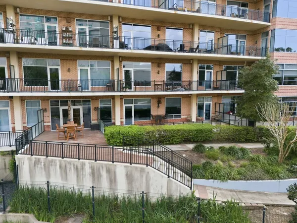 $1,150,000 | 3 Waterway Court, Unit 1B, The Woodlands, TX 77380