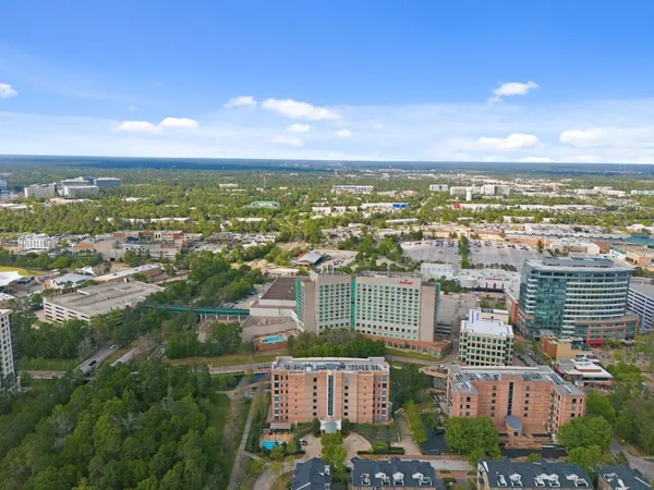 $1,150,000 | 3 Waterway Court, Unit 1B, The Woodlands, TX 77380