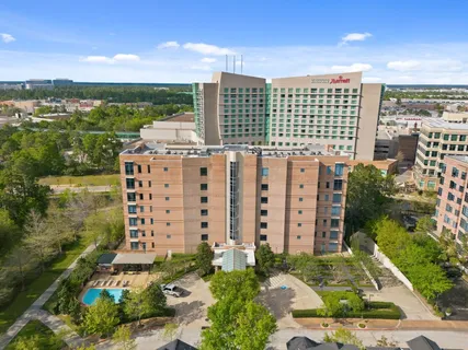 $1,100,000 | 3 Waterway Court, Unit 1B, The Woodlands, TX 77380