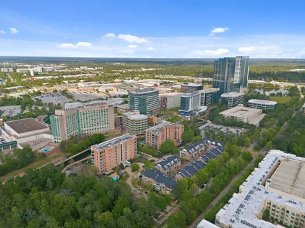 $1,100,000 | 3 Waterway Court, Unit 1B, The Woodlands, TX 77380