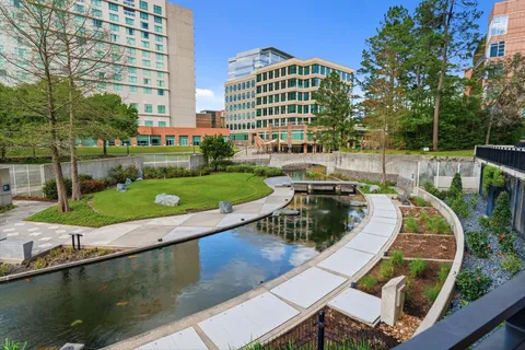 $1,100,000 | 3 Waterway Court, Unit 1B, The Woodlands, TX 77380