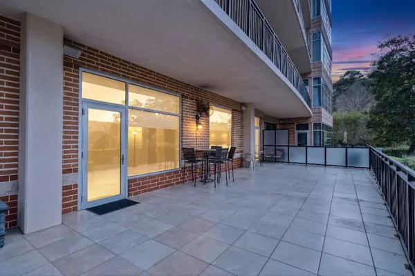 $1,150,000 | 3 Waterway Court, Unit 1B, The Woodlands, TX 77380