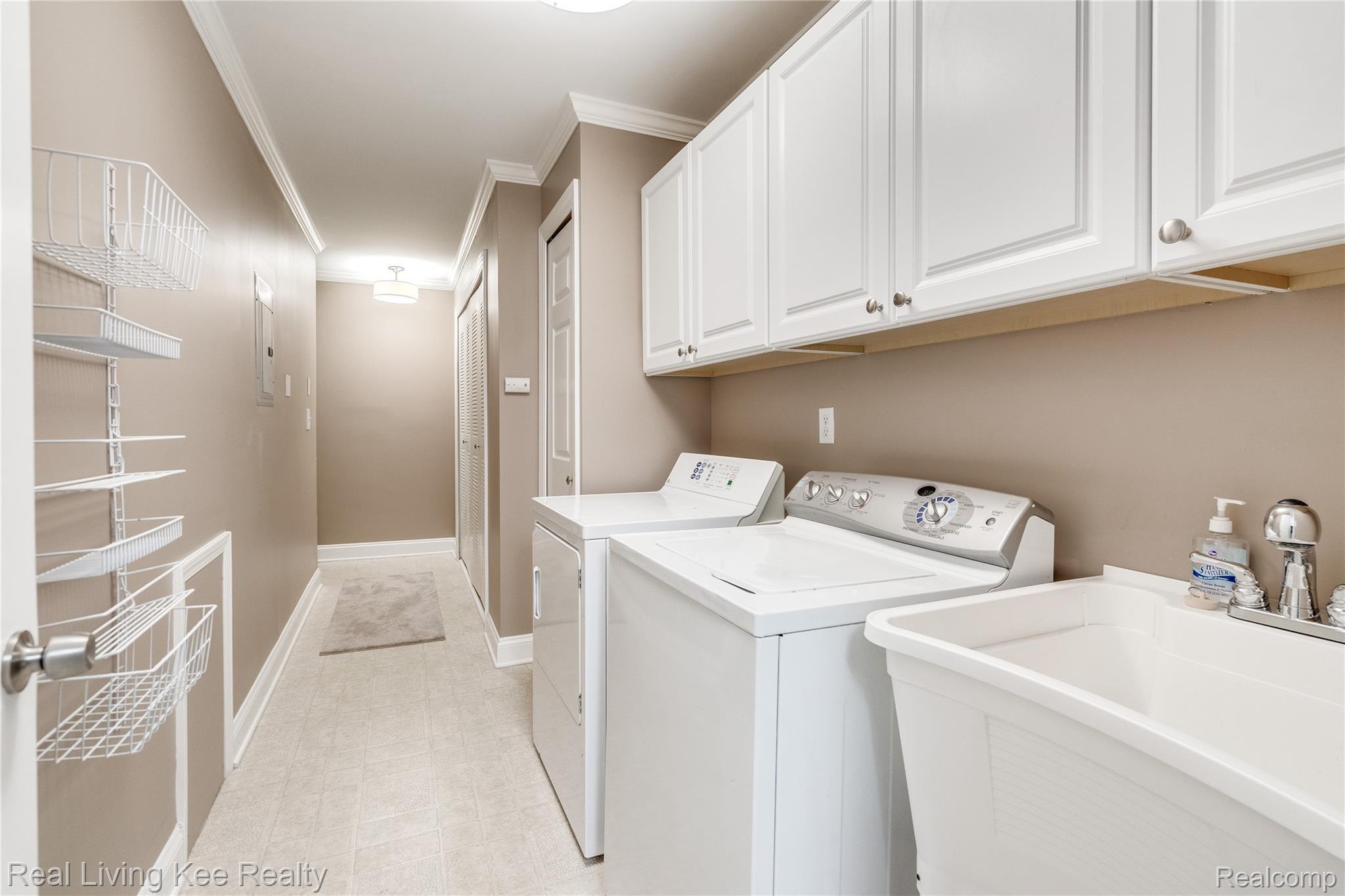 3601 Tremonte Circle Rochester, MI 48306 - Photo 22 of 44 Interiors (19 of 38).jpg