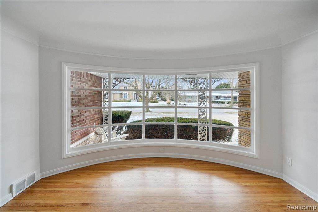 44 Roslyn Road Grosse Pointe Shores, MI 48236 - Photo 9 of 38