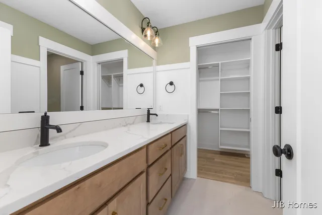 $649,900 | 8296 Kettle Oak Drive Southeast, Alto, MI 49302