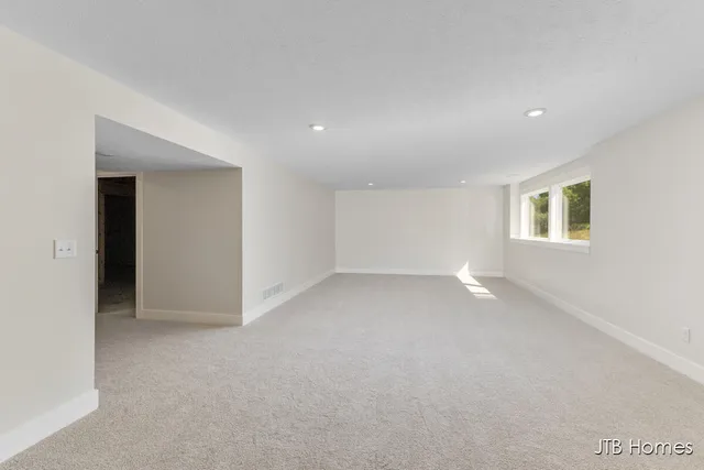 $649,900 | 8296 Kettle Oak Drive Southeast, Alto, MI 49302