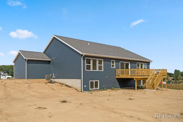 $649,900 | 8296 Kettle Oak Drive Southeast, Alto, MI 49302