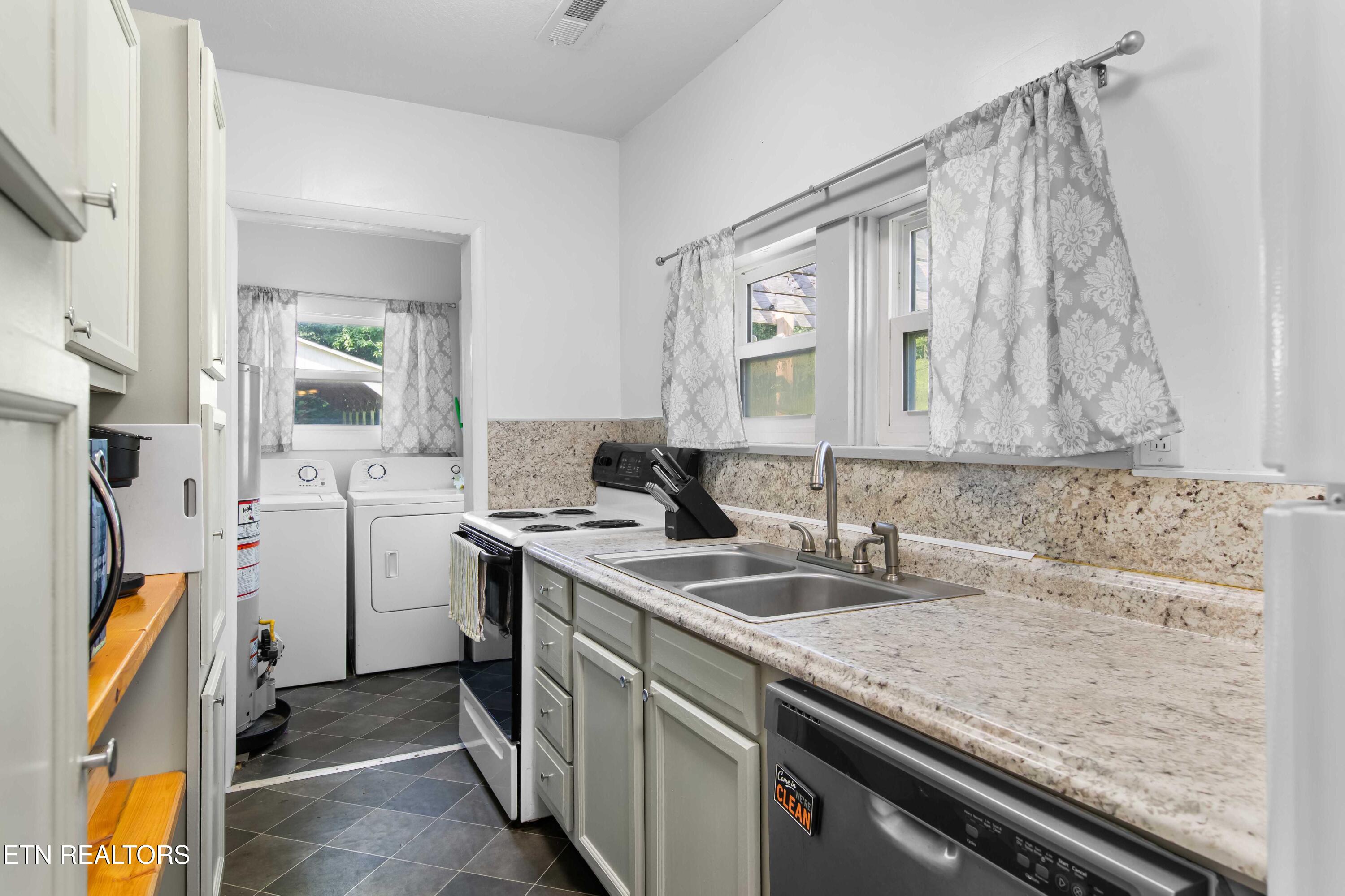 4090 Buttermilk Road West Kingston, TN 37763 - Photo 17 of 24 Kitchen 4
