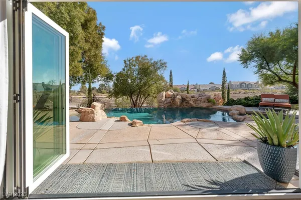 $7,000 | 904 Pont Chartrain Drive, Las Vegas, NV 89145