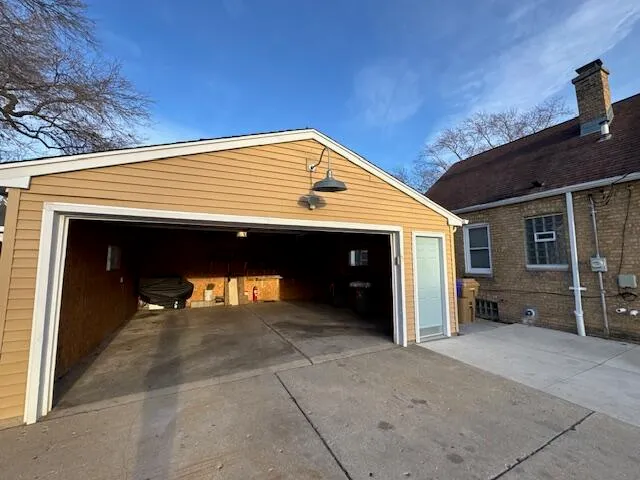 $2,000 | 4228 Harding Road, Kenosha, WI 53142