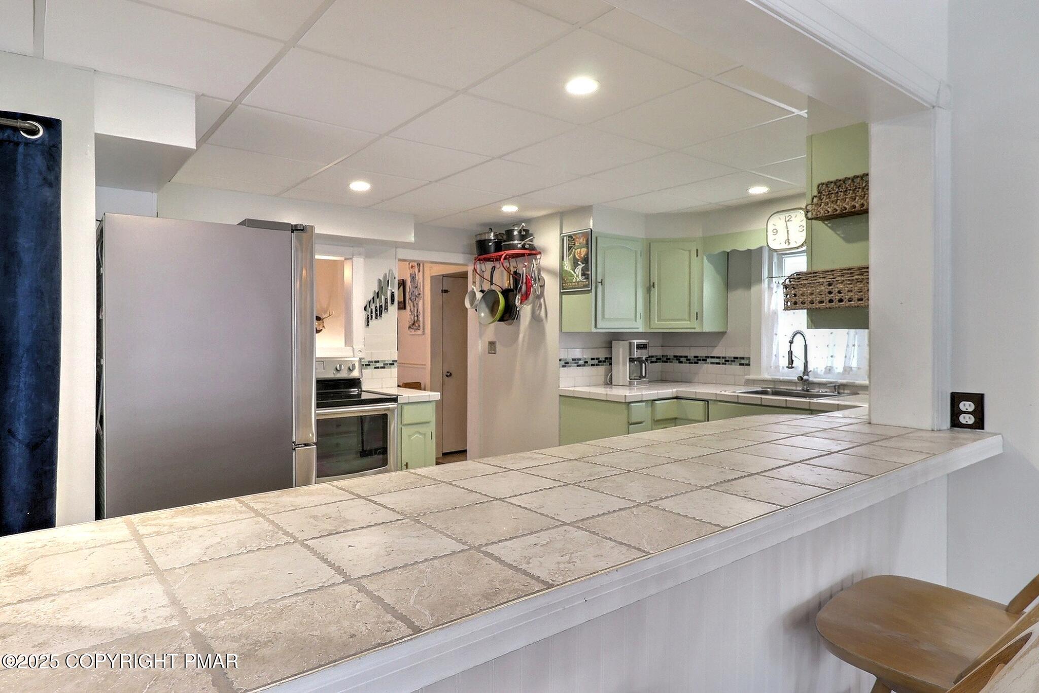 541 Barry Street Stroudsburg, PA 18360 - Photo 15 of 49 Breakfast Bar