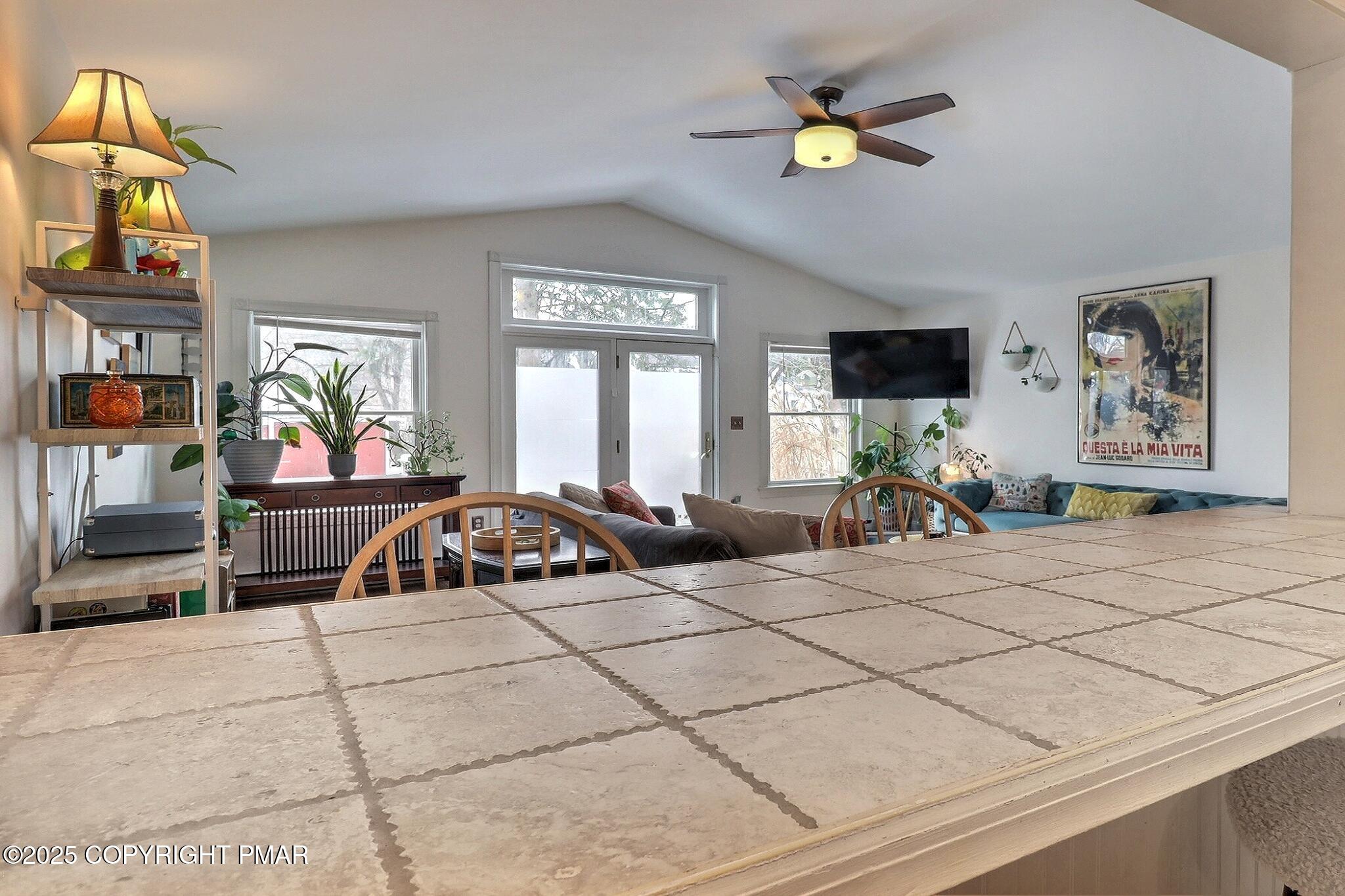 541 Barry Street Stroudsburg, PA 18360 - Photo 16 of 49 Breakfast Bar