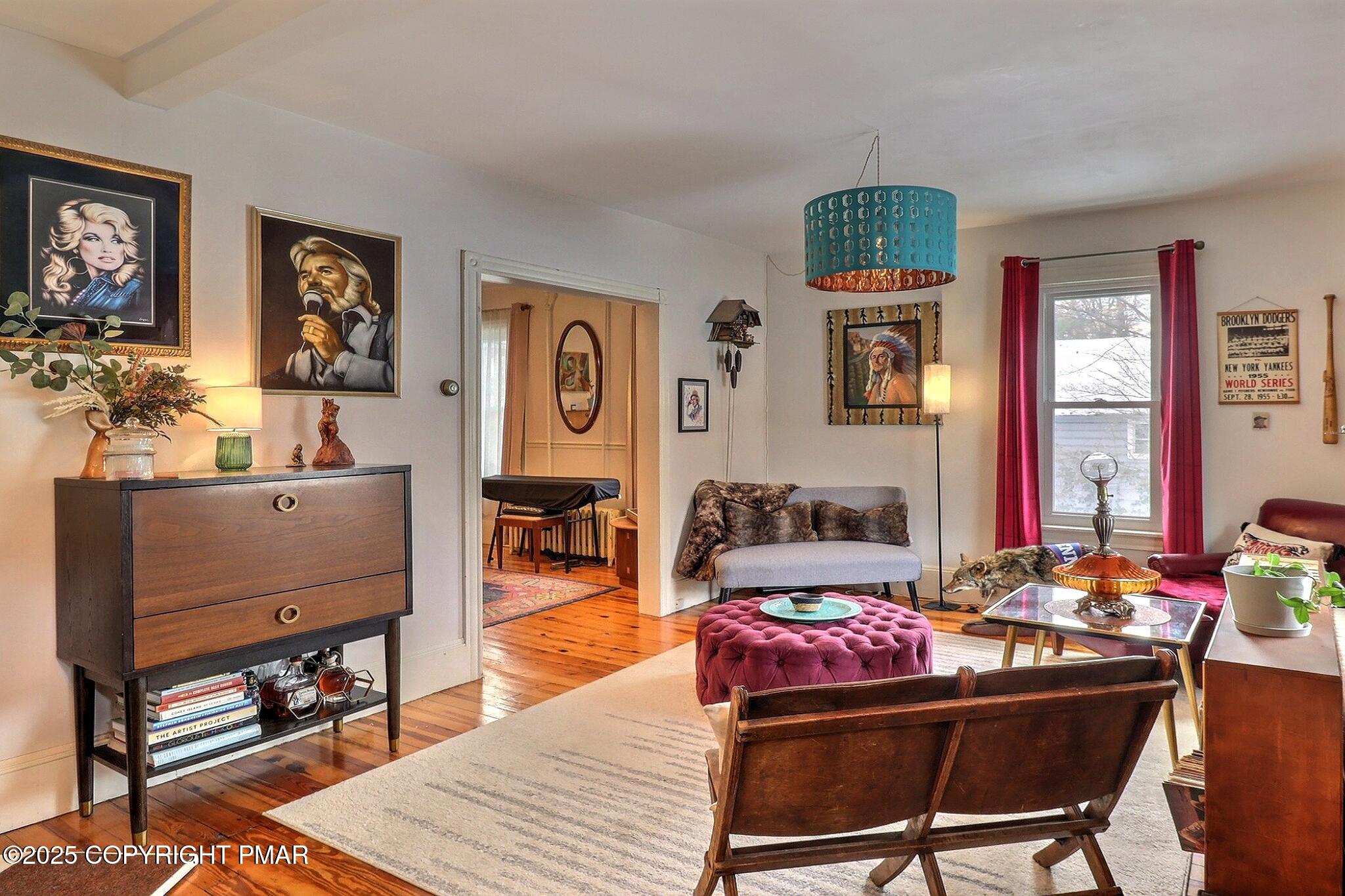 541 Barry Street Stroudsburg, PA 18360 - Photo 23 of 49 Living Room