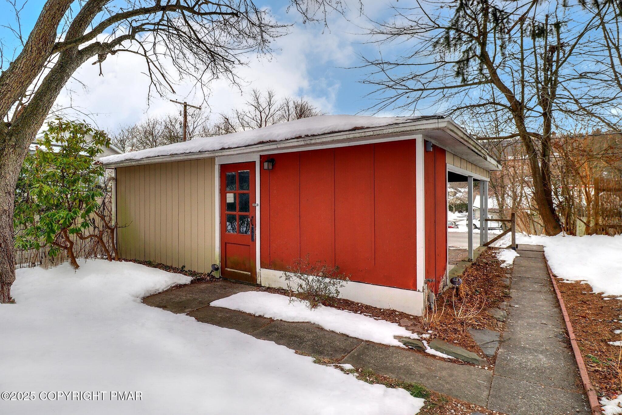 541 Barry Street Stroudsburg, PA 18360 - Photo 3 of 49 Garage/Carport