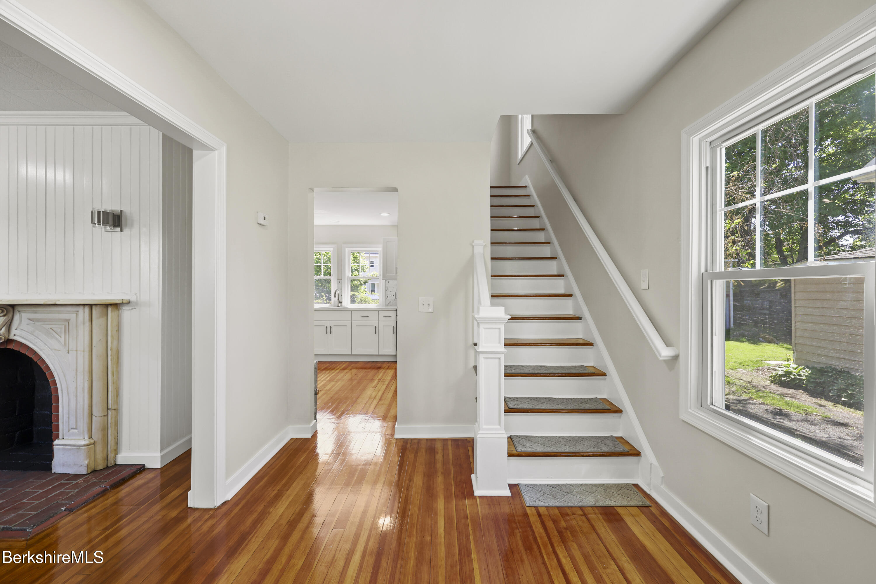 11 Merriam Street Pittsfield, MA 01201 - Photo 2 of 37 Foyer