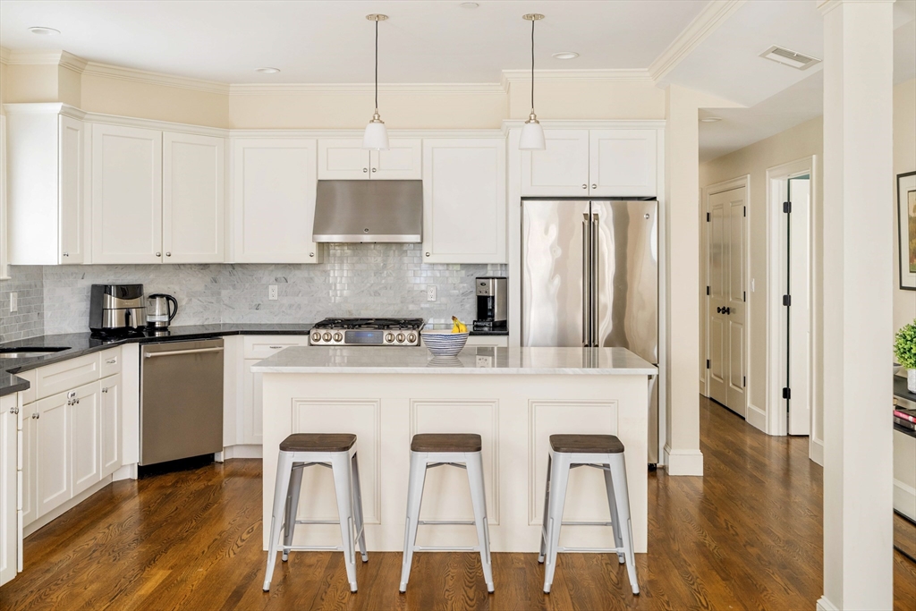 114 Davis Avenue, Unit 2 Brookline, MA 02445 - Photo 5 of 20