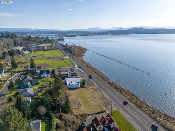 a view of fountain along the building
