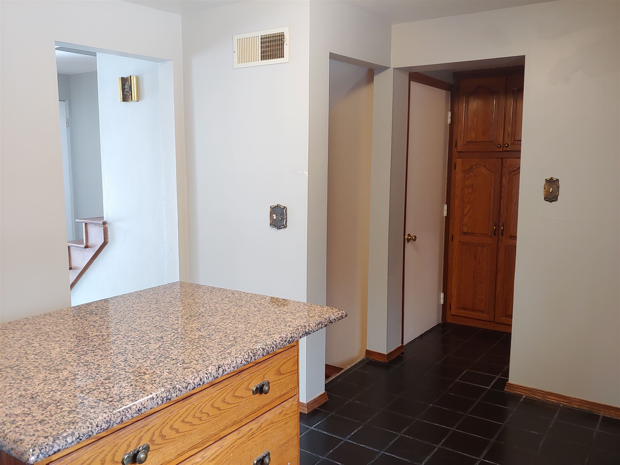 606 Devonshire Road Washington, IL 61571 - Photo 11 of 34 Gallery Image 11