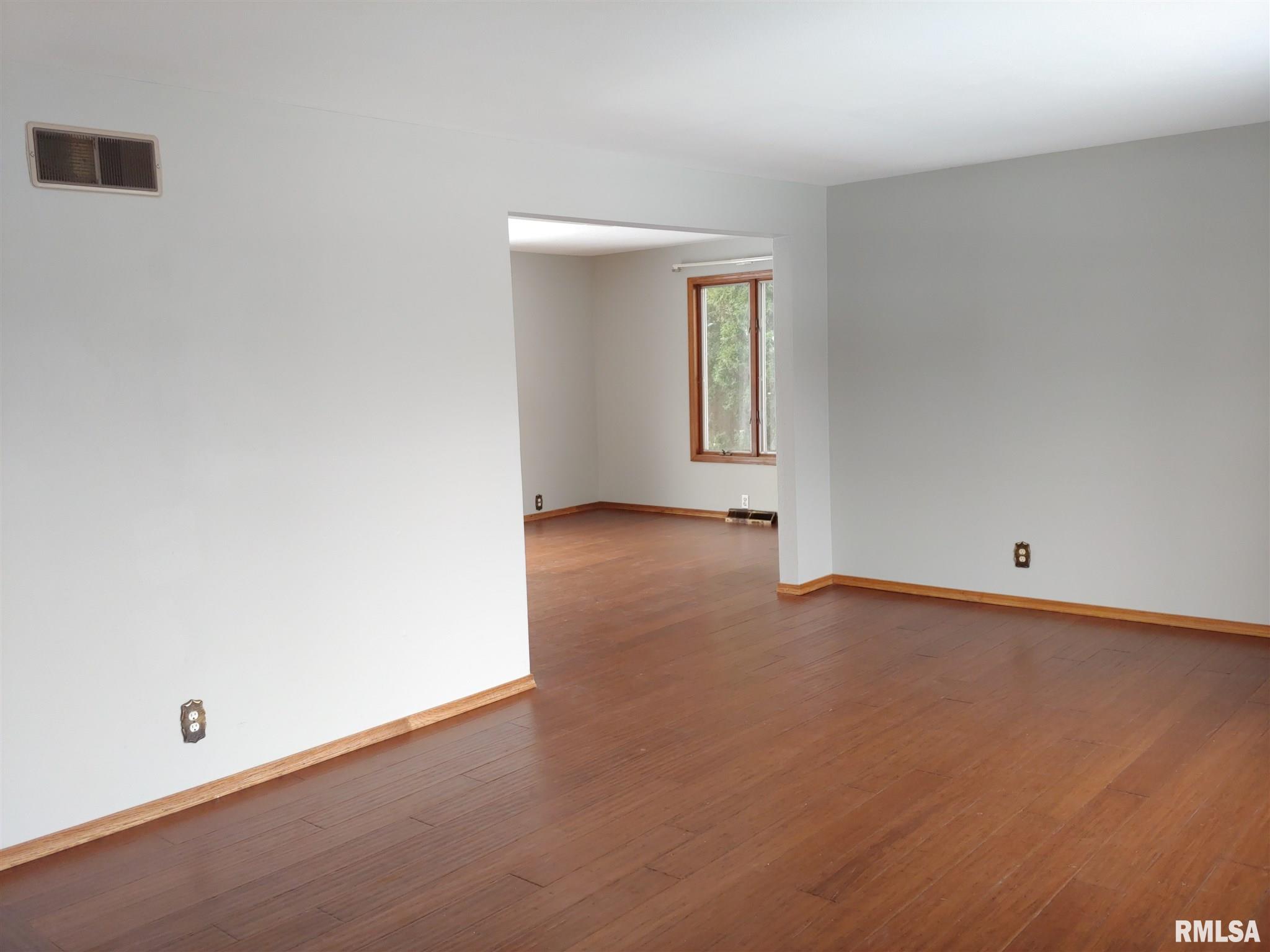 606 Devonshire Road Washington, IL 61571 - Photo 4 of 34 Gallery Image 4