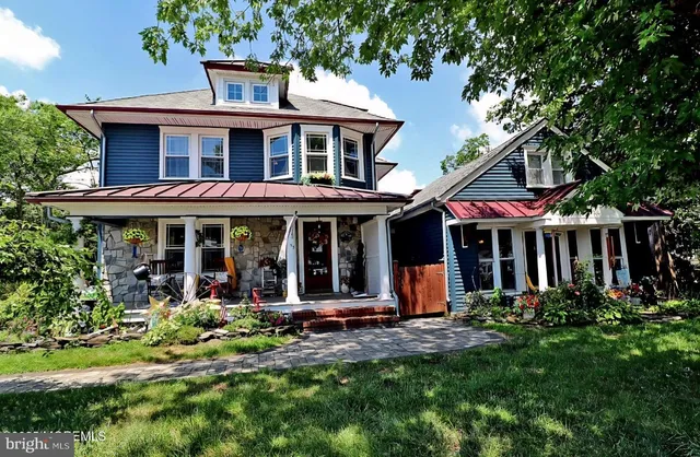 a view of a building with sitting area