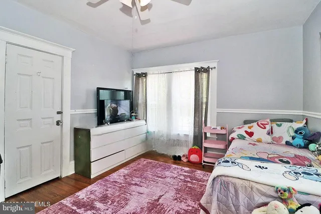 a bedroom with a bed and a ceiling fan