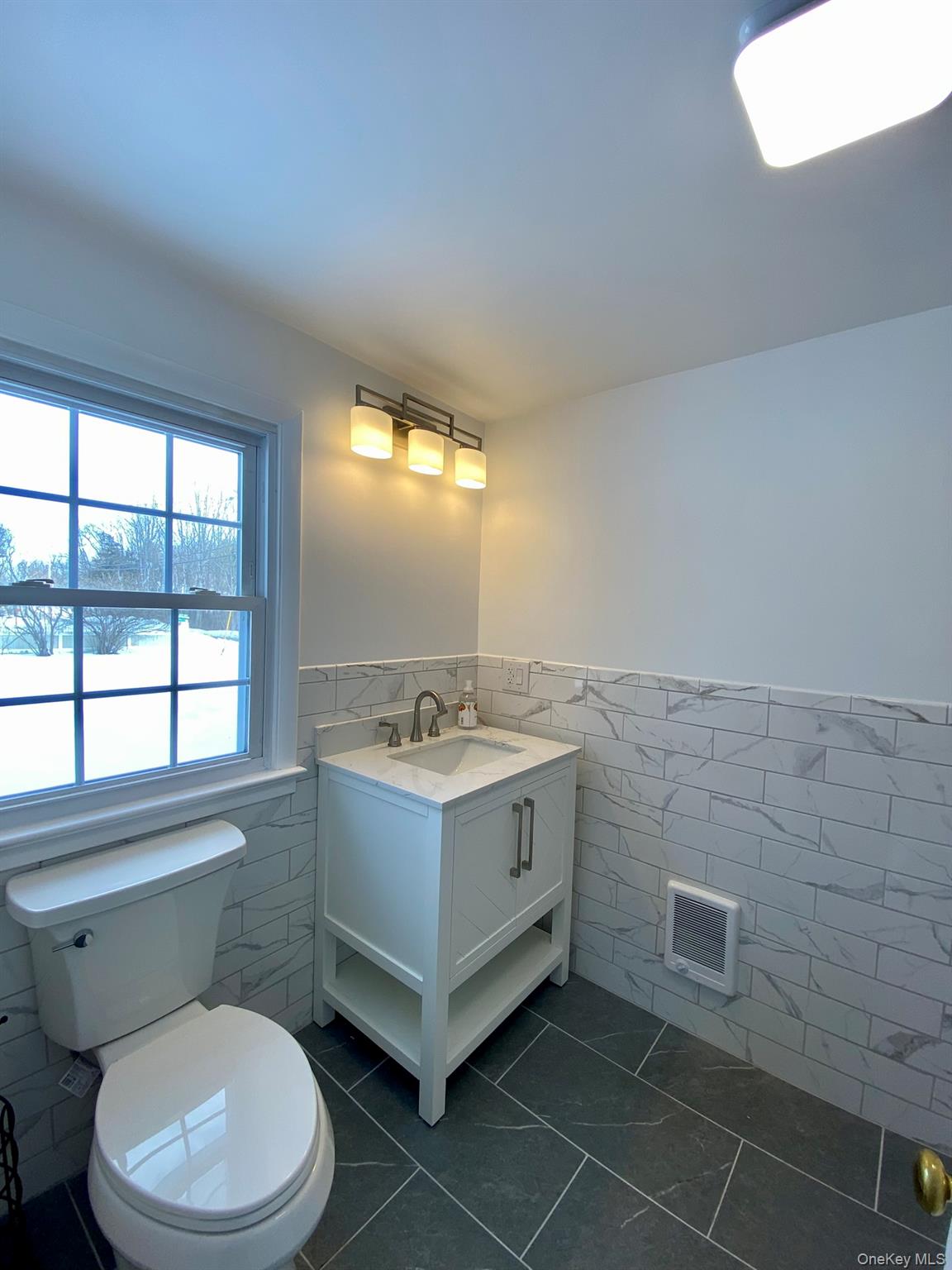 42 Amity Road Warwick, NY 10990 - Photo 19 of 33 Renovated first level bath.