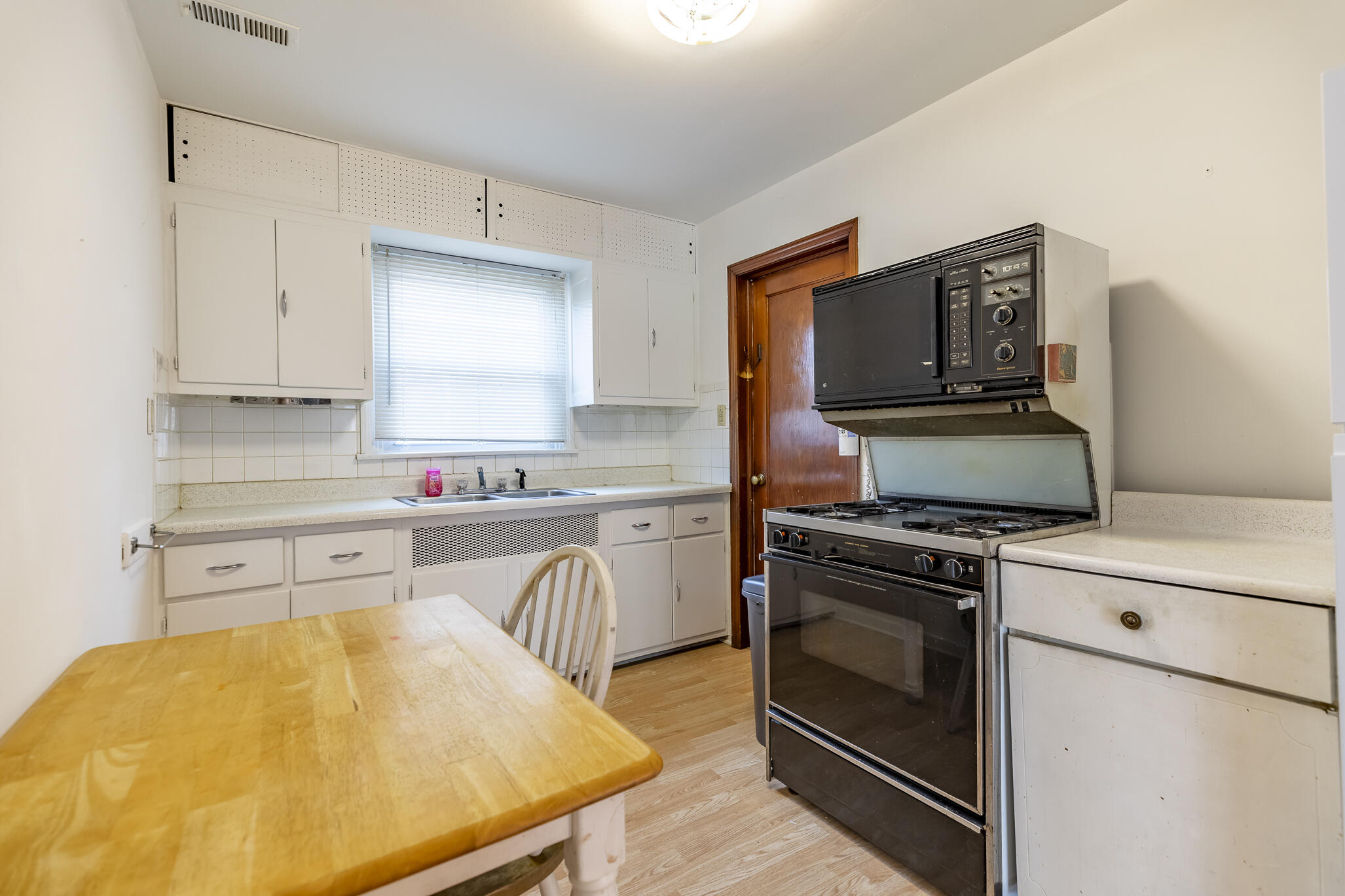 2392 Wheeler Street Gary, IN 46406 - Photo 5 of 17 a kitchen with a stove a sink and a refrigerator